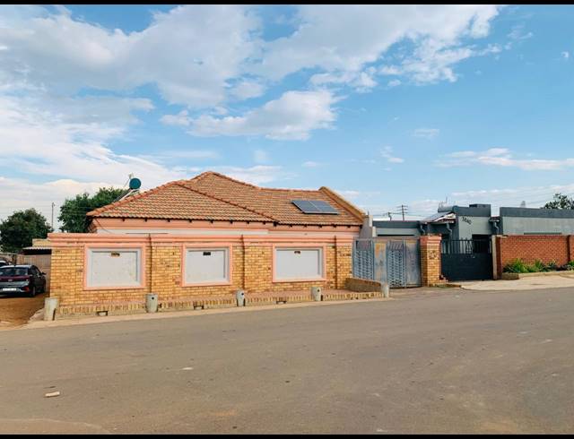 3 BEDROOM FREEHOLD TO LET IN VLAKFONTEIN